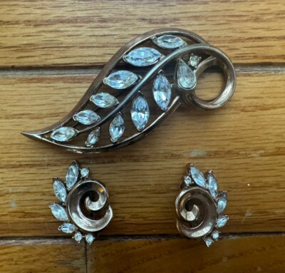 Vintage Crown Trifari Pat. Pending 1940s Rhinestone Leaf Brooch & Clip Earrings