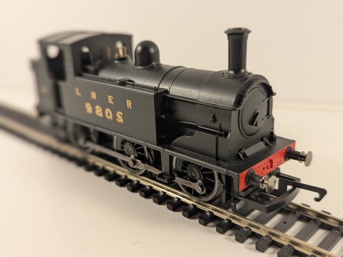 Hornby R2970X Klasse J83 0-6-0T Lokomotive 9805 LNER schwarz DCC montiert | Zustand: Used