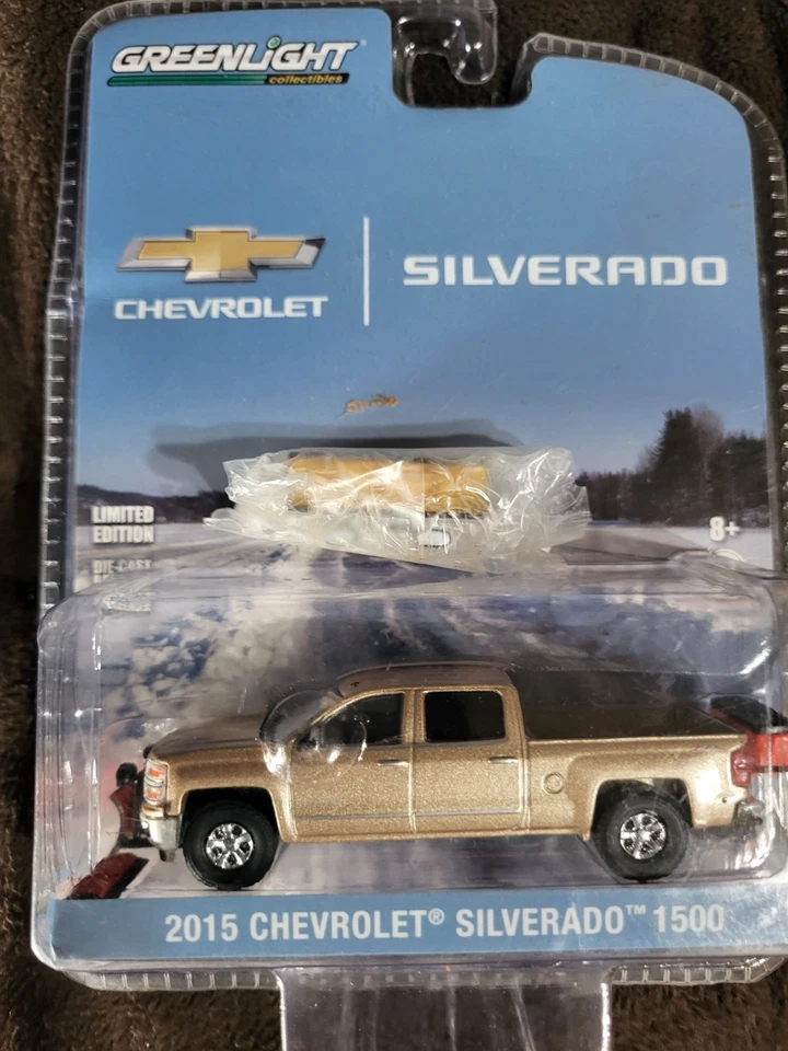 Greenlight 2015 Chevrolet Silverado 1500 Snow Plow & Salt Spreader 1:64 scale - Image 3 of 3