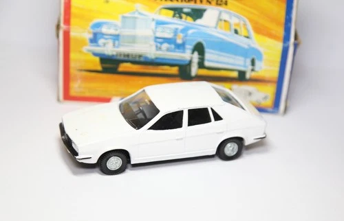 Dinky 123 Princess 2200HL Saloon In Original Box - Good Vintage