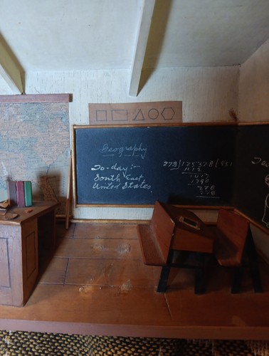 Vintage Handmade Folk Art Classroom Diorama Sculpture Signed 1 Room Schoolhouse - Picture 5 of 10