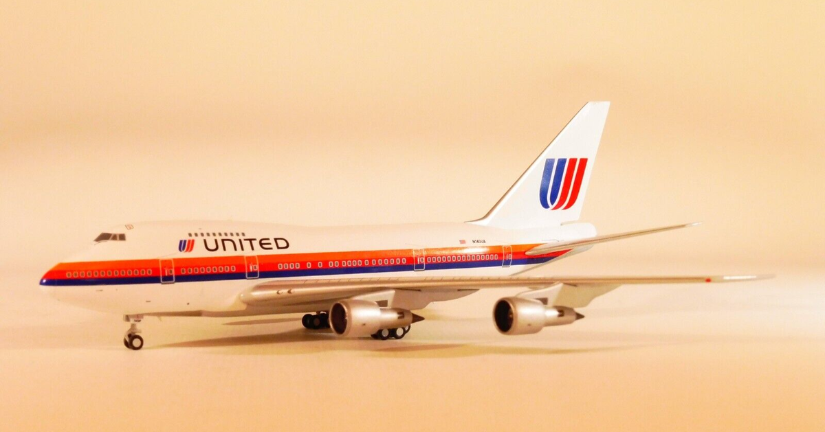 1/500 ヘルパ　ユナイテッド　B747-400 旧塗装　飾り台付き 1/500 ヘルパ ユナイテッド B747-400 旧塗装 飾台付 赤字処分