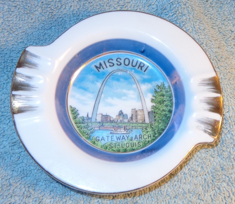 UNUSED OLD VINTAGE ST. LOUIS MISSOURI GATEWAY ARCH SOUVENIR ASHTRAY TRINKET DISH