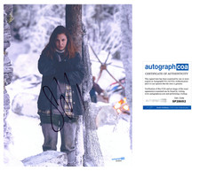 Sophie Nelisse ‘Yellowjackets’ Signed Autograph 8x10 Photo ‘Teen Shauna’ ACOA