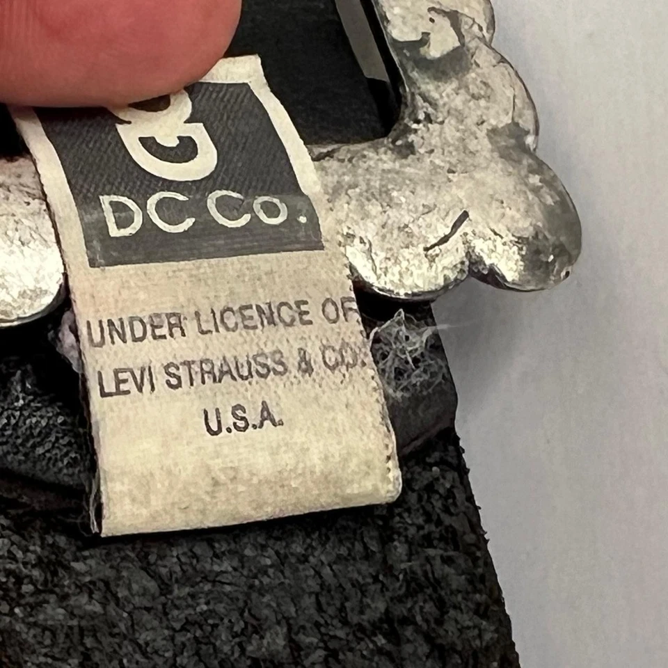 Cinturón de cuero vintage para hombre Levi's concho negro hecho en Italia cintura 27,5 - 31,5 pulgadas Foto 3 de 4