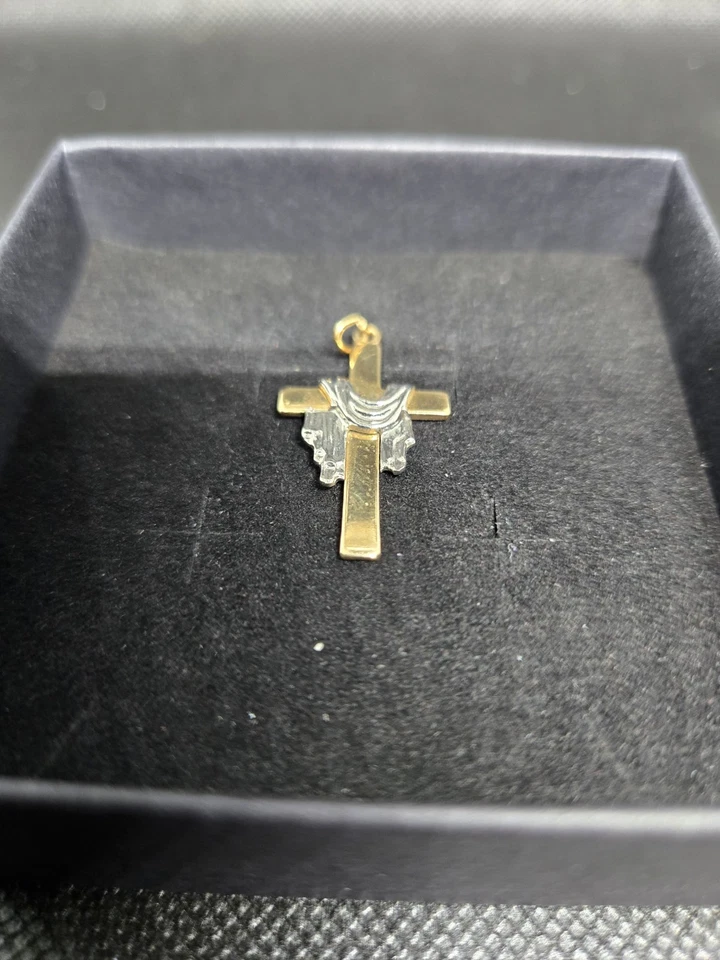 Двухцветный кулон-крест с драпированным дизайном из золота 14 карат религиозный амулет 1,7 г - Изображение 2 из 4