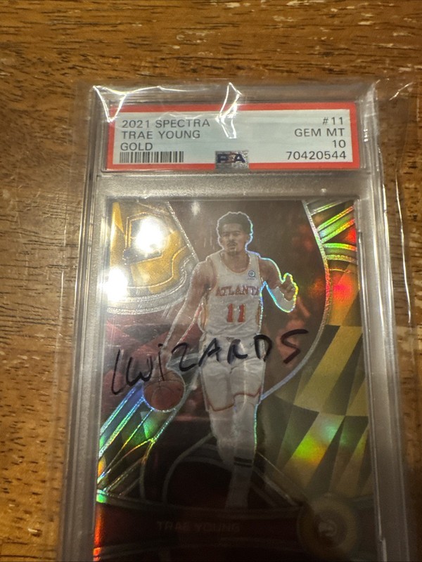 2021-22 Panini Spectra - Trae Young #11 Gold Prizm /10