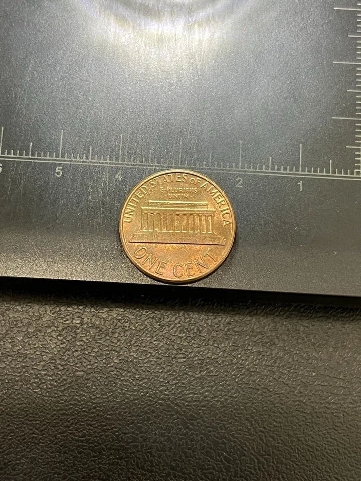 1981-P Lincoln Memorial Penny Double Die Obverse. 3.1 Gram Copper. Rare. - Image 2 of 4