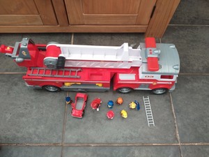 paw patrol fire truck figures