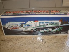 1997 HESS "TOY TRUCK AND RACERS" NEW IN BOX W/ (2) STOCK CAR STYLE RACE CARS(T10