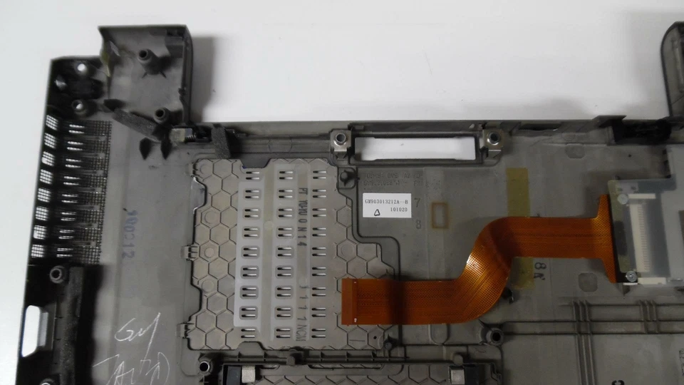 Корпус базовый Toshiba Portege R700-A5339 15,6 дюйма с крышками дверей - GM903013212A - Изображение 4 из 4