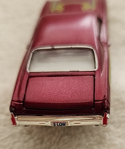 70 Chevy Monte Carlo Monte Carlo Lowrider Impala Revell 1:64 rosso con bordo verde - Foto 5 di 7