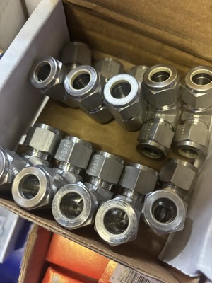 10 TYLOK 1/2'' Stainless Steel Union Elbow SS-8-DELU-8 / SS8DELU8