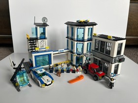 Lego set 60141 Police Station &ndash; 887 Pieces &ndash; 6 Minifigs - City