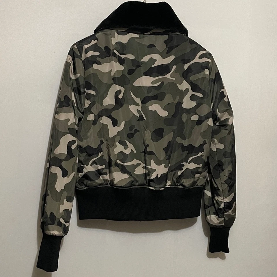 Ci Sono Women’s Bomber Puffer Black & Green Camouflage Jacket Sz Large - Image 2 of 4