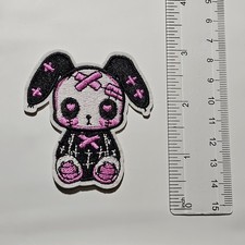 STRANGE PINK BANDAGED BUNNY P169 HEART EYES LOVE  PATCH HORROR BADGE TRIPPY