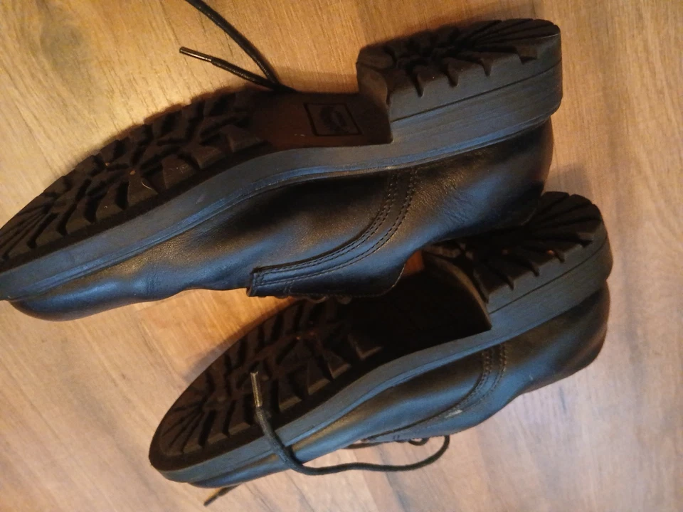 坎布里奇经典男式皮鞋 9.5 M 码 — 第 3/4 张图片