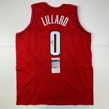 Damian Lillard Rookie Cards and Autograph Memorabilia Guide 31