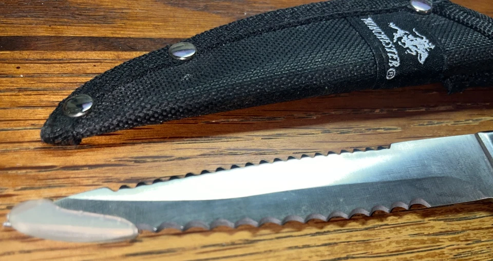 Cuchillo Oliver F Winchester hoja dentada Full Tang con funda Foto 2 de 4