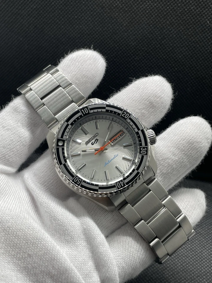 Seiko 5 Sports SKX Special Edition Silver Dial Automatic Watch - SRPK09K1 Refurb - Image 2 of 4