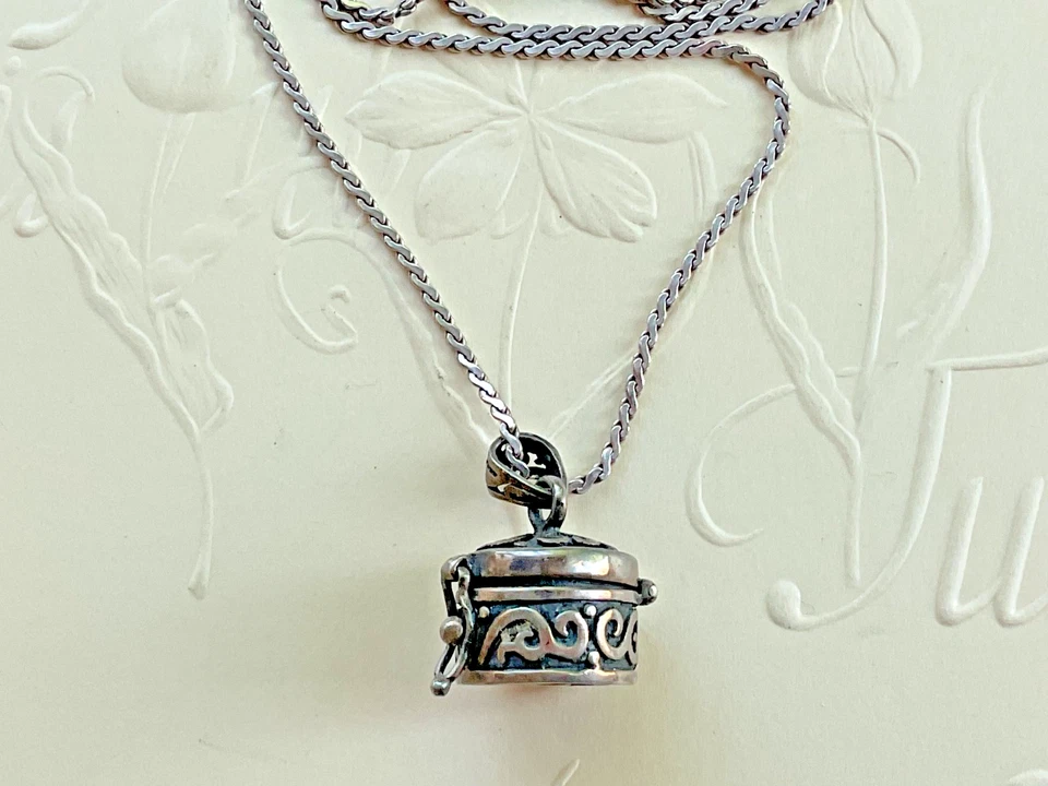 Vintage Sterling Silver .925 Mexican Prayer Poison Box Locket Necklace 28” Chain - Image 2 of 4