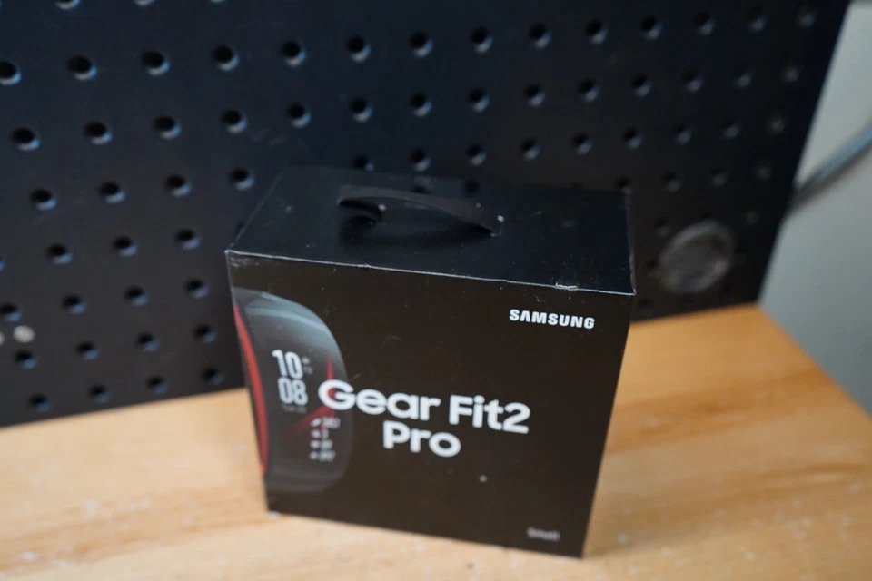 (O) Samsung Gear Fit2 Pro Smartwatch Fitness Band Diamond Red SM-R365NZRNXAR - Image 2 of 4