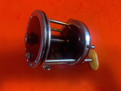 VINTAGE PENN SILVER BEACH NO. 99 FISHING REEL COMPLETELY