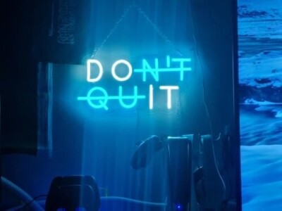 Neon LED Sign 'DON'T QUIT' - USB enabled
