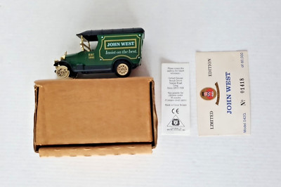 John West - Bullnose Morris Van - Oxford Diecast - Limited Edition Zertifikat