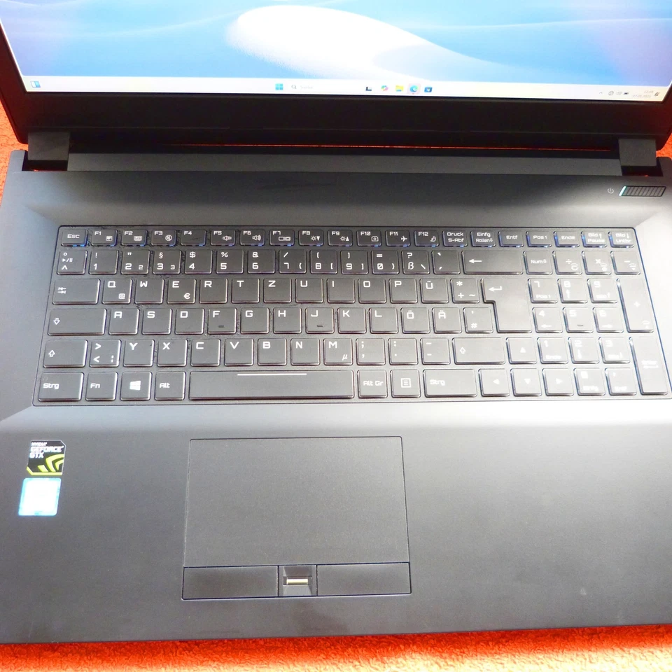 XMG A707 17Zoll METALL ULTRABOOK GAMING GTX l Windows 11 SSD l 16GB RAM NEU USBC - Bild 3 von 4