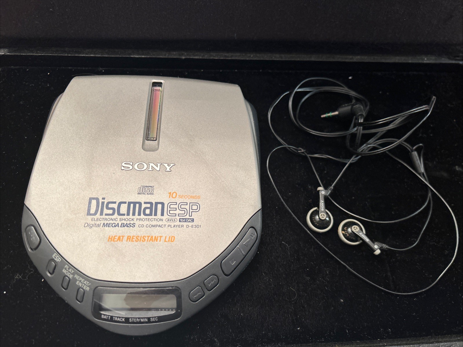 D-e301 W/ Headphones Work