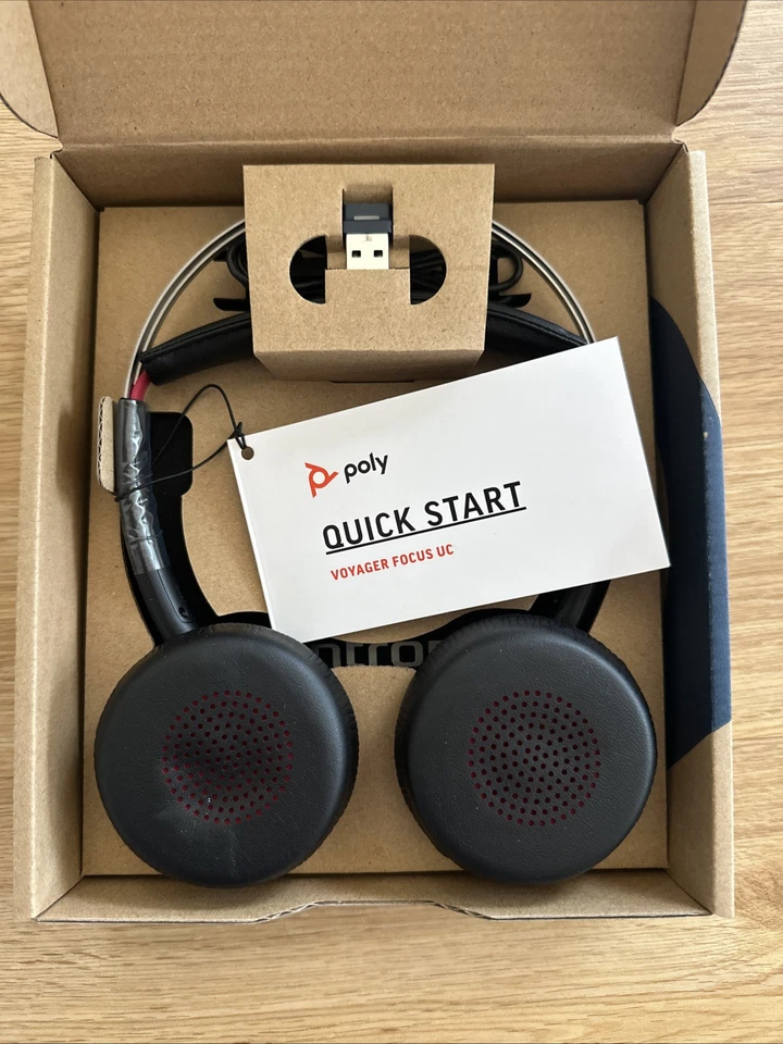 Neu: POLY Voyager Focus B825 Bluetooth Headset - Schwarz Kopfhörer