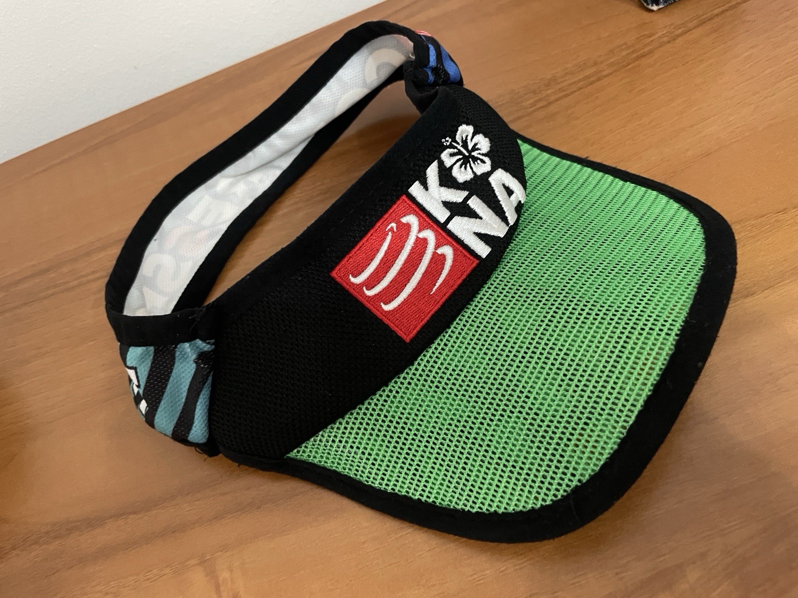 Visera Gorra Compressport Modelo kona