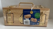 NUEVO Juguete de caja de bloqueo de pestillo de madera para resolver problemas pequeño árbol