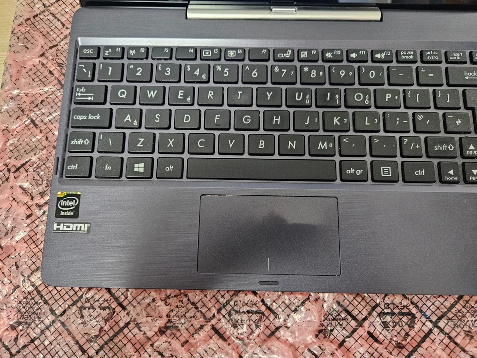 ASUS Transformer Book T100T 10.1" - 32GB - Intel Atom® Z3775 - Win 10 - Image 3 of 4