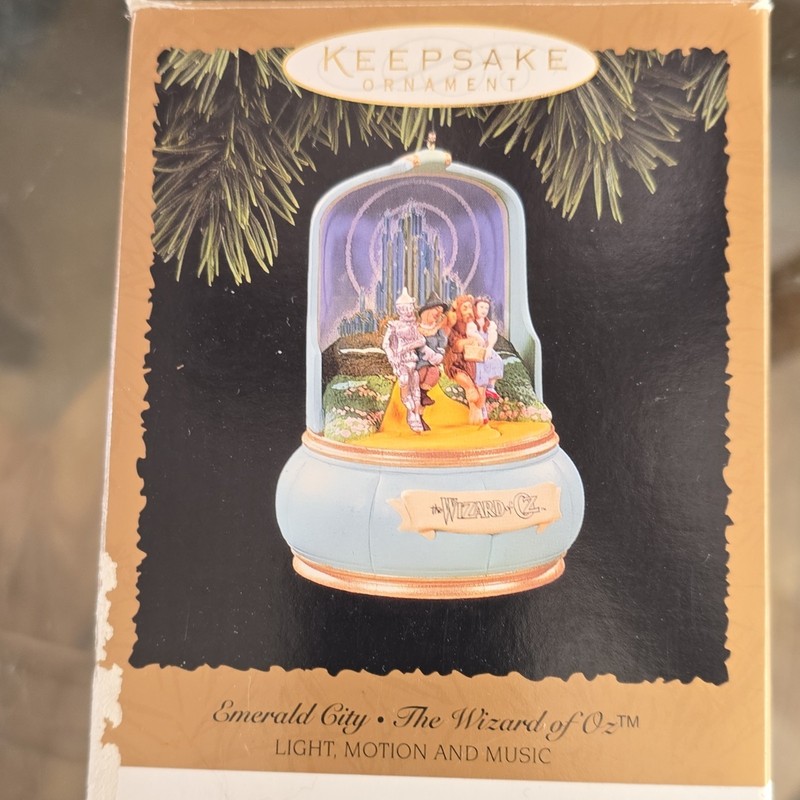 Hallmark Keepsake Ornament Emerald City Wizard of Oz 1999 Animated Light Music