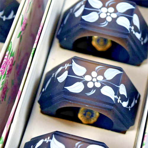 Set of 8 Westmoreland Roses & Bows Hand Painted Brown Satin Glass Napkins Rings - Picture 7 of 9