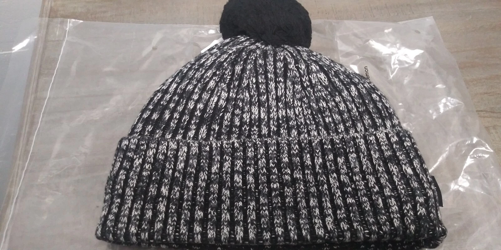 LULULEMON TEXTURED FLEECE LINED KNIT BEANIE, POWDERED GRAY/BLACK, NWT/SRP $64