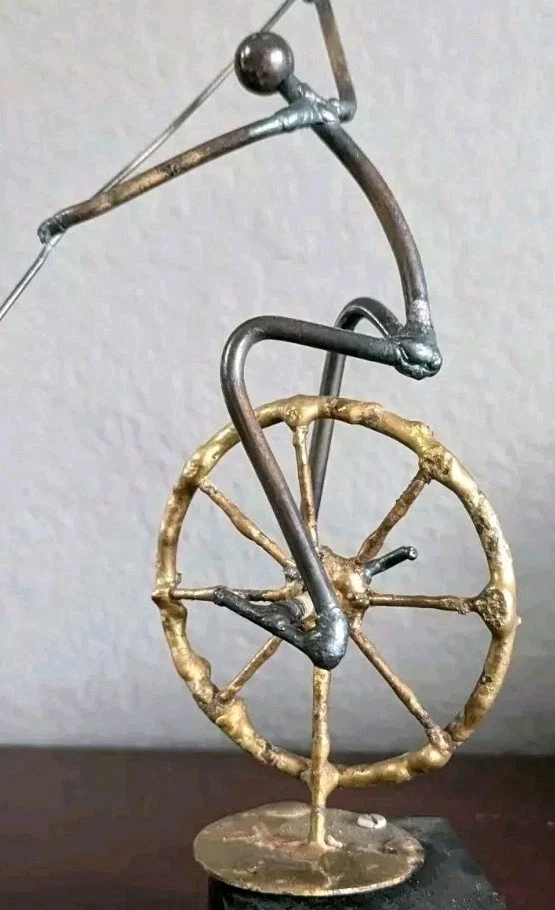 "Escultura Brutalista Monociclo Hombre Latón Soldado Metal Alambre Alto Mcm Arte 14"" De Colección" Foto 2 de 4