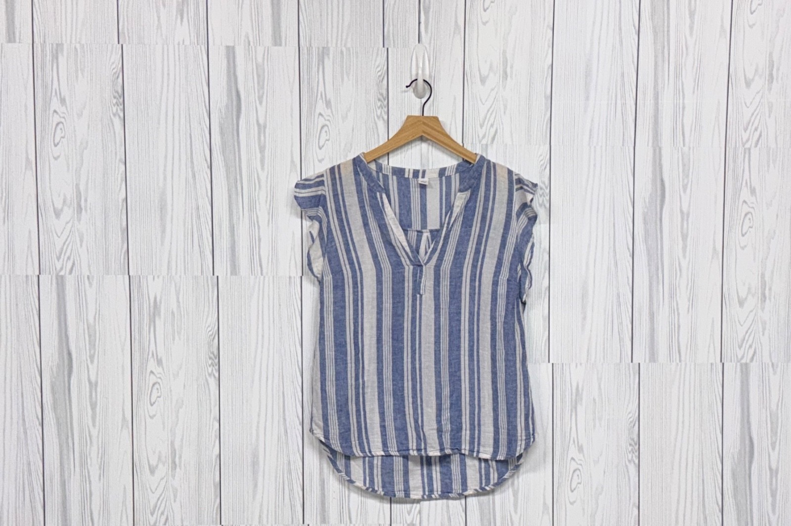 Old Navy top womens size medium sleeveless blue linen blend striped blouse