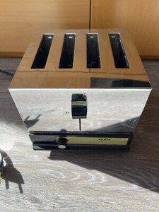 Vintage Toastmaster Astra 4-Slice Toaster D-126  # 0602019.  works!