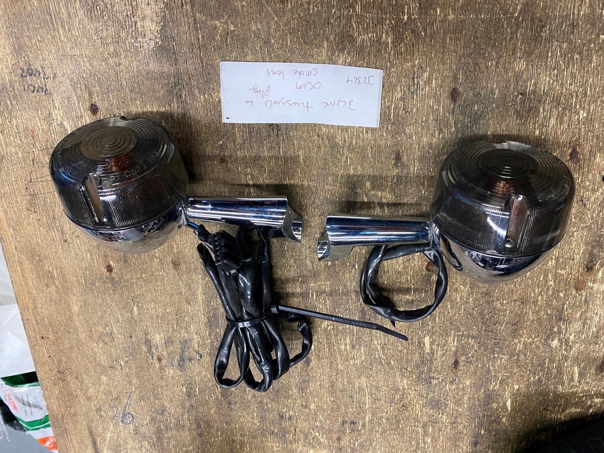 PAIR OEM HARLEY FRONT TURN SIGNALS SPORTSTER DYNA FACTORY MOUNTS