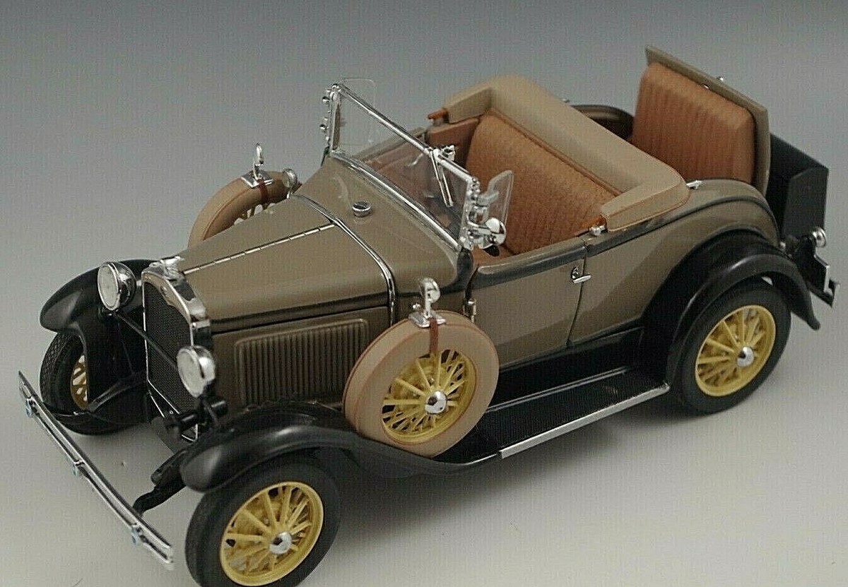 DANBURY MINT 1931 FORD MODEL A ROADSTER CONVERTIBLE 1:24 SCALE DIE
