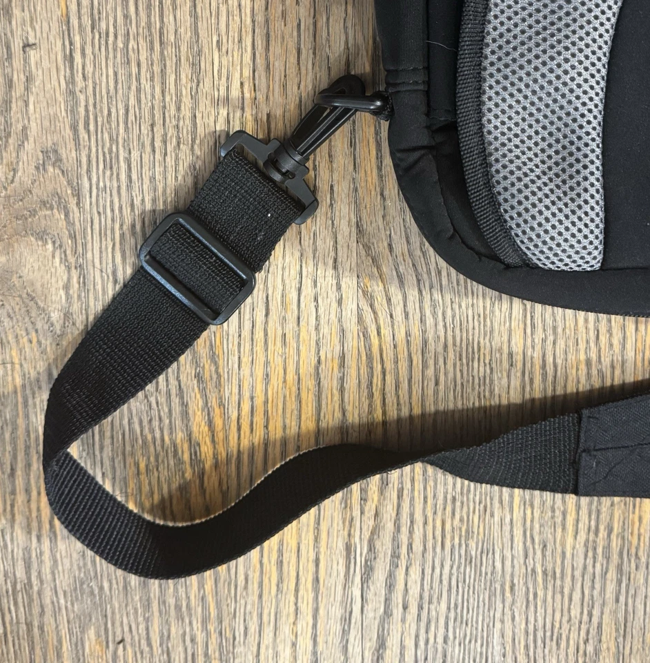 Targus 15.4” Black Laptop Shoulder Carrying Case Bag Mod# CVR200-91 - Image 3 of 4