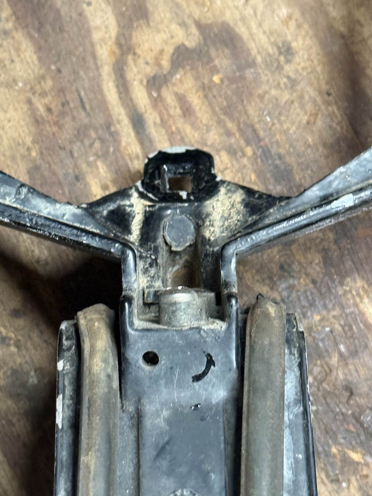 Mercury 74211 74510A2 69555 Rear Cowling Support Bracket 70hp 65hp 650 50hp 3cyl