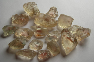 SUNSTONE, LIGHTLY COLORED WITH COPPER SHILLER, FOR FACETING, OREGON, U.S.A.