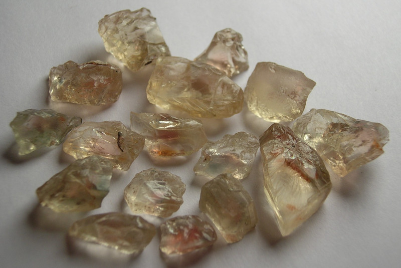 SUNSTONE, LIGHTLY COLORED WITH COPPER SHILLER, FOR FACETING, OREGON, U.S.A.