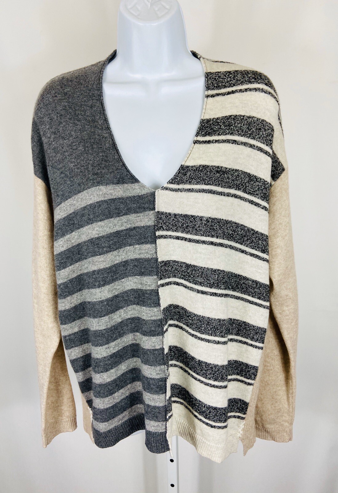 Label + thread Size Medium Wool Cashmere Sweater … - image 1