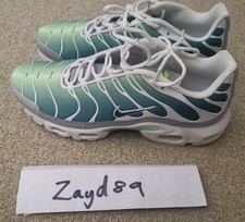 nike vapormax plus aurora