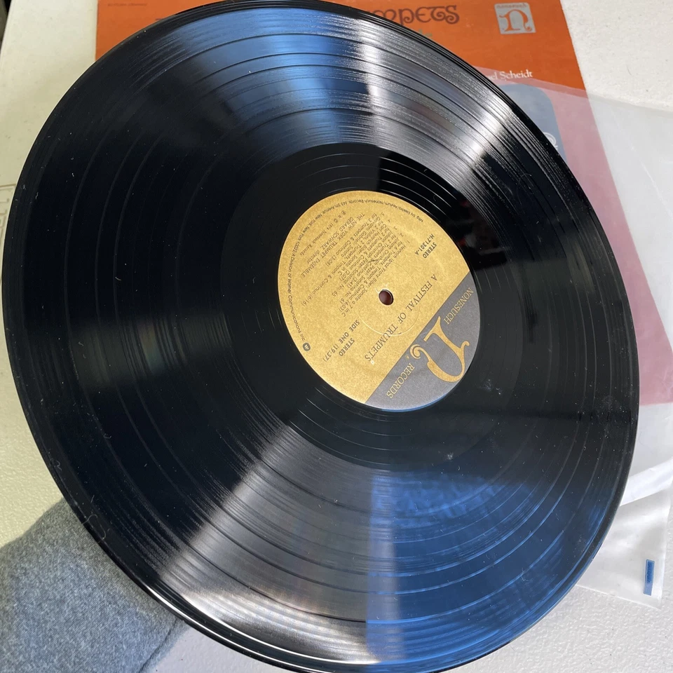 A FESTIVAL OF TRUMPETS- H71301 VINYL LP New York Trumpet Ensemble SCHWARZ Foto 3 de 4